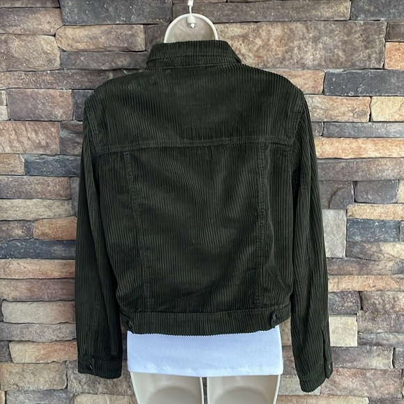 Ladies forest green blazer size medium. Good condition. - Picture 3 of 9